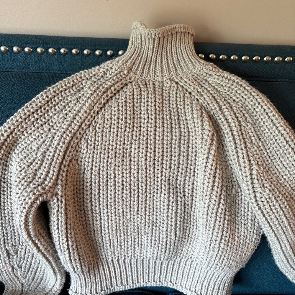 H&M chunky cropped grey sweater